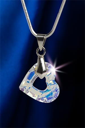 Nyaklánc, szív formájú, fehér színjátszós SWAROVSKI® kristállyal, 17 mm, ART CRYSTELLA® (RSWL029)