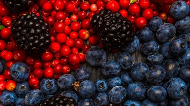 A sötét bogyós gyümölcsök magas antioxidáns tartalmúak, egészségesek - officemarket.hu
