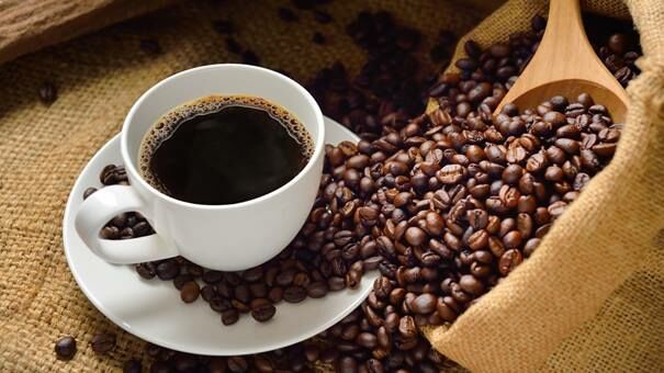 Az irodai kávéfogyasztás koffeintartalma élénkíti a szellemi tevékenységet – officemarket.hu